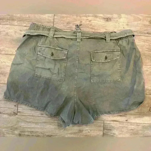 Old Navy green shorts size 2X - Picture 3 of 3